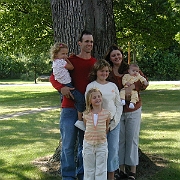 P8150041  Paul & Deanna Hoyt familiy